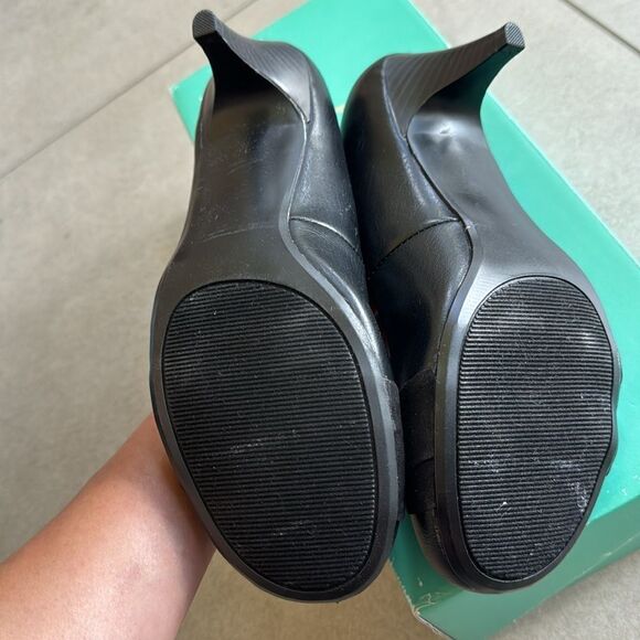 NWT Maurices Paige wide bow pump 9W - Picture 5 of 6